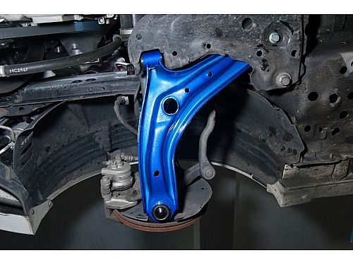 Передний нижний рычаг HardRace для FORD FIESTA MK7 2008-2017 (на сайлентблоках), HR7702 Передний нижний рычаг HardRace для FORD FIESTA MK7 2008-2017 (на сайлентблоках), HR7702