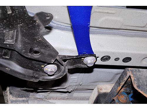 Средняя нижняя распорка HardRace для TOYOTA PRIUS 4th XW50 2015–2022, HRQ0032