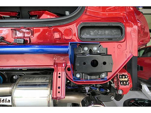 Задняя распорка HardRace для TOYOTA YARIS Р4 2020-2023, HRQ0901