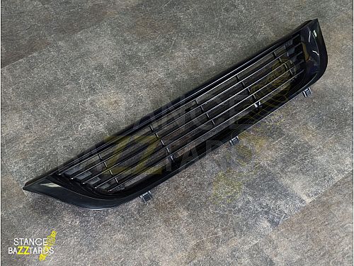 Решетка радиатора без значка JOM Opel Vectra B дорестайлинг (1995-1999) черная (ABS пластик), 6320031OE Решетка радиатора без значка JOM Opel Vectra B дорестайлинг (1995-1999) черная (ABS пластик), 6320031OE