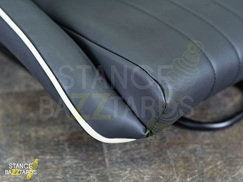 Сиденье спортивное (ковш) SB Seats (57x54.5x98) Кожа, Черный с белым, JBR9004_BLKWH Сиденье спортивное (ковш) SB Seats (57x54.5x98) Кожа, Черный с белым, JBR9004_BLKWH