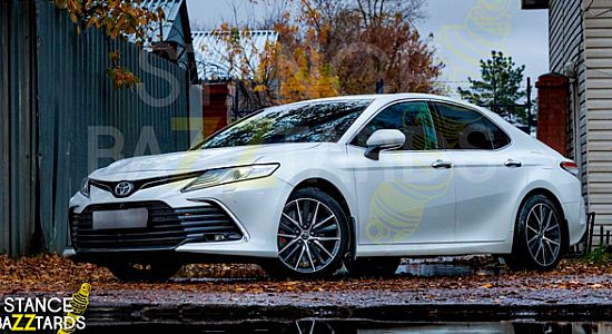 Toyota Camry на установке тормозов у нас в сервисе, Live