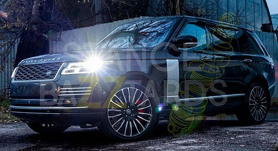 Range Rover на установке кастомных тормозов в нашем сервисе